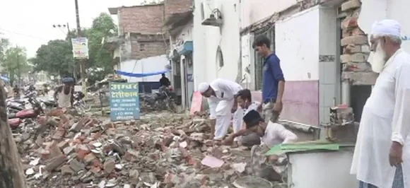 इलाहाबाद में दिखा सदभाव, कुंभ के लिए सड़क चौड़ीकरण में बाधक बन रहे मस्जिद को खुद मुस्लिमों ने तोड़ा