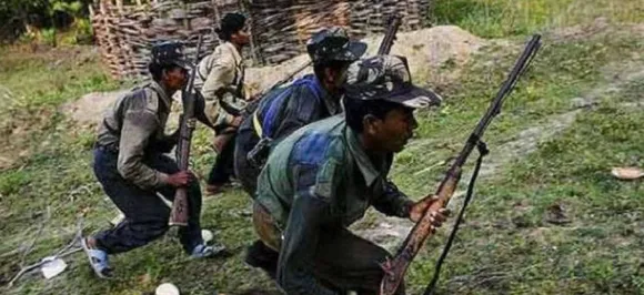 छत्तीसगढ़ : मुठभेड़ में 2 ईनामी नक्सली ढेर, बड़ी मात्रा में हथियार बरामद