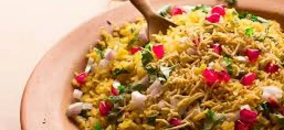वीकेंड स्पेशल रेसिपी: स्वाद और सेहत के लिए बेहतरीन होता है इंदौरी पोहा