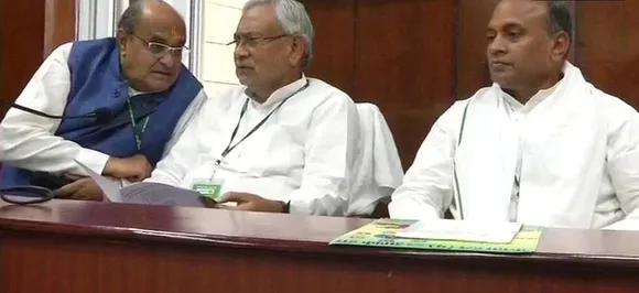 दिल्ली में जेडीयू कार्यकारिणी की बैठक, नीतीश रहेंगे एनडीए के साथ या महागठबंधन में शामिल होने पर होगी बात ?