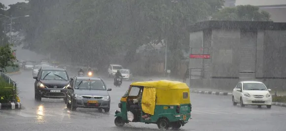दिल्ली में भीषण गर्मी से मिलेगी राहत, हल्की बारिश की संभावना