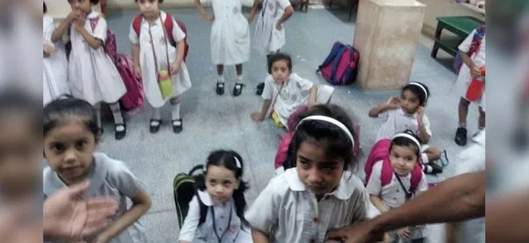 दिल्ली: फीस में देरी को लेकर स्कूल ने बच्चियों को बनाया बंधक, सोशल मीडिया पर वायरल हुई तस्वीरें