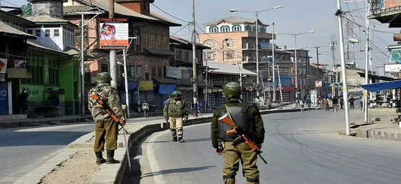J&K : युवक की मौत के बाद उत्तर कश्मीर में लगा कर्फ्यू, इंटरनेट सेवा बंद
