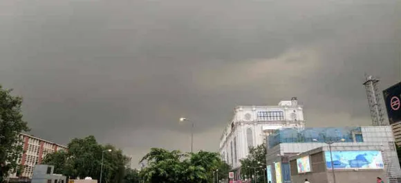 दिल्ली एनसीआर में पड़ी बारिश की फुहार, गर्मी से लोगों को मिली राहत