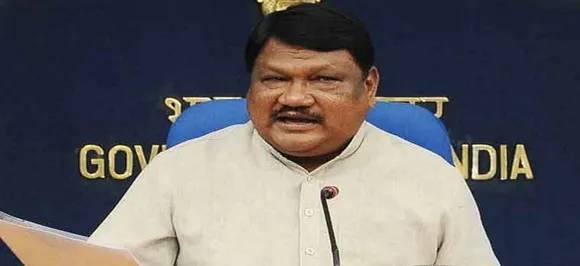 केंद्रीय मंत्री जुएल उरांव ने आदिवासियों को विजय माल्या की तरह स्मार्ट बनने को कहा, बाद में मांगी माफी