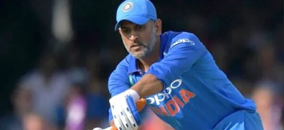 धोनी का रिकॉर्ड तोड़ अंदाज़, बने वनडे क्रिकेट में 10,000 रन बनाने वाले दूसरे विकेटकीपर
