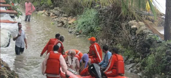 गुजरात में बारिश के चलते 2 लोगों की मौत, उत्तर भारत में पूरे हफ्ते आसार