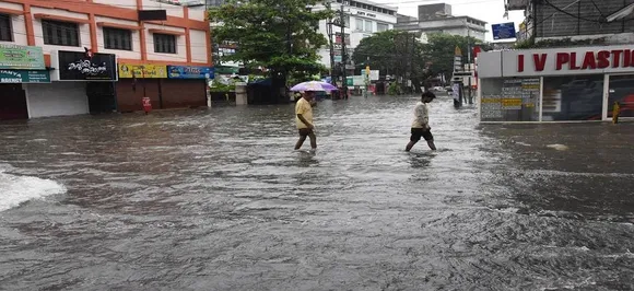 गुजरात से लेकर केरल तक भारी बारिश ने मचाई आफत, मध्य प्रदेश में हाई अलर्ट