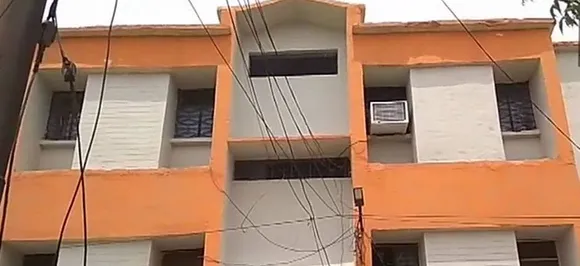 यूपी में टॉयलेट, टोल, थाने के बाद अब पुलिस क्वार्टर भी हुए भगवा