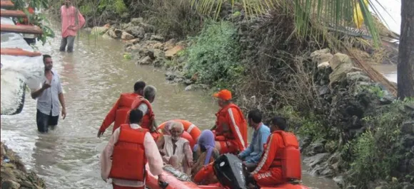 गुजरात में लगातार हो रही बारिश से 32 लोगों की गई जान, 700 से अधिक लोगों को बचाया गया