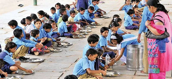 दिल्लीः मिड-डे मील खाने से 13 बच्चे बीमार, सभी को अस्पताल में कराया गया भर्ती