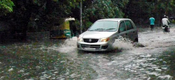 दिल्ली-NCR में बारिश के बाद जलमग्न हुई सड़कें, मौसम विभाग ने उत्तराखंड में जारी किया अलर्ट