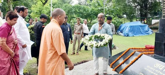 करगिल विजय दिवस: योगी आदित्यनाथ ने युद्ध में शहीद वीरों के परिवारों को सम्मानित किया