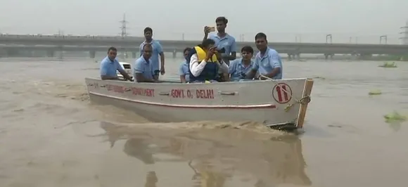 हथिनी कुंड बैराज से आज फिर छोड़ा गया पानी, यमुना का बढ़ा जलस्तर, बाढ़ मे डूब सकती है दिल्ली!