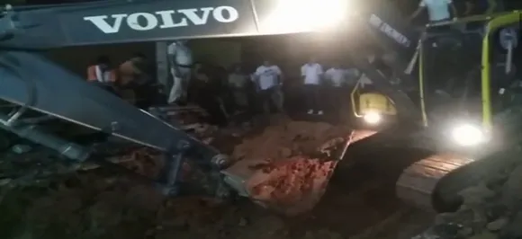बिहार: 110 फीट गहरे बोरवेल में गिरी तीन साल की बच्ची, 4 घंटे में आ सकती है बाहर