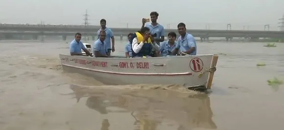 दिल्ली में यमुना नदी का जलस्तर घटा, लेकिन खतरा बरकरार
