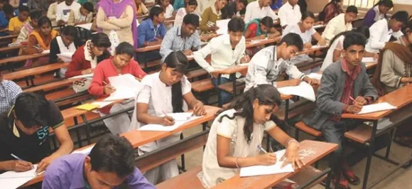 RAS Pre Exam 2018: कड़ी सुरक्षा के बीच आखिर क्यों हुईं महिला अभ्यर्थी परेशान?