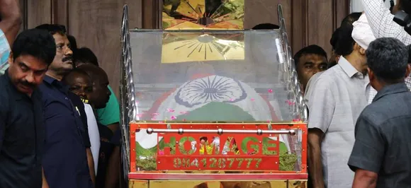 करुणानिधि को हिंदू होने के बावजूद क्यों दफनाया जा रहा है, जानें यहां