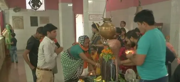 Sawan Shivratri 2018: देशभर में मनाई जा रही है सावन की शिवरात्रि, मंदिरों के बाहर भक्तों का तांता