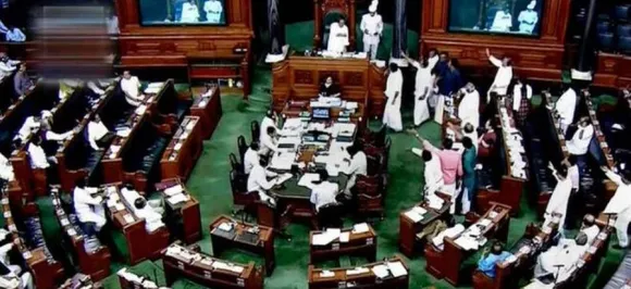 राफेल मामले में हंगामे के बीच लोकसभा की कार्यवाही बाधित