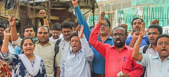 सातवां वेतन आयोग: वापस काम पर लौटे 17 लाख कर्मचारी, फडणवीस सरकार ने मानी मांगें