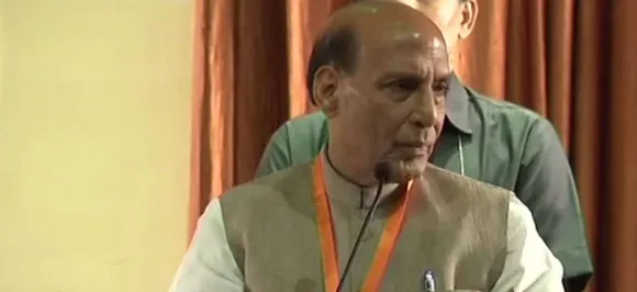 केरल बाढ़: राजनाथ सिंह ने माना, काफी खतरनाक हैं हालात, राहत कार्यों के लिए 100 करोड़ की अतिरिक्त सहायता की घोषणा