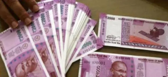 डॉलर के मुकाबले रुपया 69.47 के रिकॉर्ड निचले स्तर पर, तुर्की की मुद्रा 'लीरा' 11 फीसदी और लुढ़की