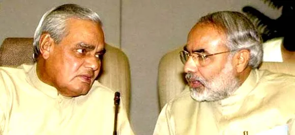 VIDEO: जब अटल बिहारी वाजपेयी ने गुजरात के तत्कालीन सीएम नरेंद्र मोदी को पढ़ाया था 'राजधर्म' का पाठ