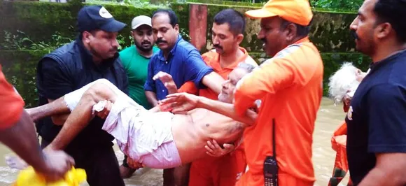 केरल में जल प्रलय, आर्मी, नेवी, एयरफोर्स, NDRF ने झोंकी पूरी ताकत, सीएम ने कहा- लोगों को सुरक्षित निकालना बड़ी चुनौती