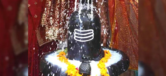 Sawan 2018: सावन के आखिरी सोमवार पर मंदिरों में उमड़ी भक्तों की भीड़, ऐसे करें शिव की पूजा