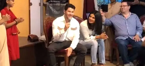 प्रियंका चोपड़ा ने बच्चों के साथ किया डांस तो कैसे हटते पीछे निक जोनास! देखें ये वीडियो