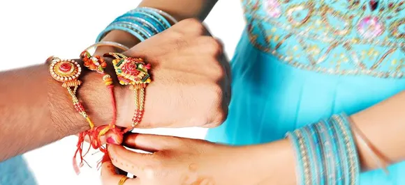 Raksha Bandhan 2018: भाई-बहन हैं दूर तो FB और Whatsapp पर भेजें ये खास मैसेज