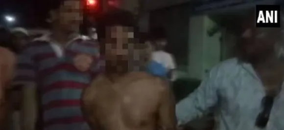 आंध्र प्रदेश: छात्रा के साथ यौन उत्पीड़न के आरोप में शिक्षक को सड़क पर निर्वस्त्र कर घुमाया