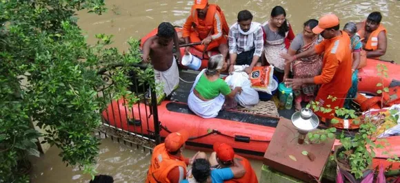 केरल बाढ़ के लिए केंद्रीय स्वास्थ्य मंत्रालय ने दिए 18.71 करोड़ रुपये, कैंप छोड़ने वाले लोगों के खाते में राज्य सरकार 10,000 रुपये देगी
