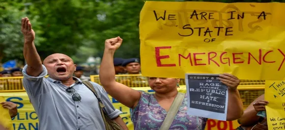 भीमा कोरेगांव हिंसा मामला: 5 लोगों की गिरफ्तारी पर बोली SC, लोकतंत्र में असहमति के लिए भी जगह