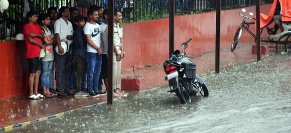 अगले  24 घंटों में हाई अलर्ट पर उत्तराखंड, भारी बारिश की चेतावनी जारी, चीन ने बढ़ाई असम की मुश्किलें