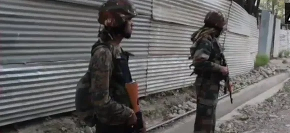 जम्मू कश्मीरः पुलिसवालों के परिजनों को अगवा करने के खिलाफ सेना ने शुरू किया 18 गांवों में सर्च अभियान