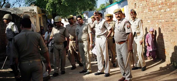यूपी के शामली में आज सुबह ही इंटर कॉलेज के गेट पर 11वीं के छात्र की गोली मारकर हत्या