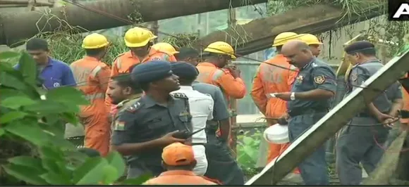 कोलकाता पुल हादसा: 1 की मौत, 25 लोग जख्मी, BJP ने ममता सरकार पर लगाया लापरवाही का आरोप