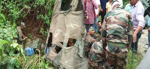हिमाचल प्रदेश में पलटी जवानों की गाड़ी, 8 जख्मी, एक की हालत गंभीर