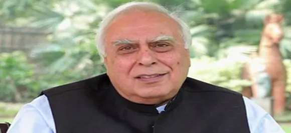 मोदी सरकार ने राफेल सौदे में प्रक्रियाओं का उल्लंघन किया: कपिल सिब्बल