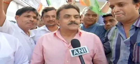 पीएम को 'अनपढ़' बताने वाले बयान पर बोले संजय निरुपम, लोकतंत्र में कोई भगवान नहीं होता