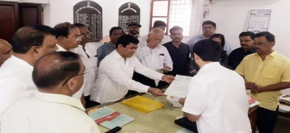 गोवा राजभवन पहुंचे 14 कांग्रेस विधायक, सरकार बनाने का दावा किया पेश