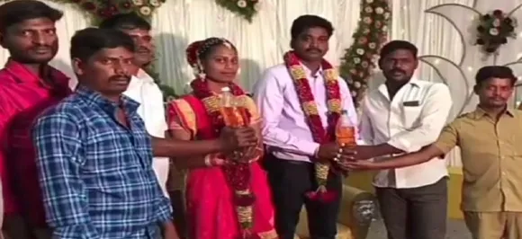 तमिलनाडु: शादी में दूल्हा-दूल्हन को तोहफे में मिला 'पेट्रोल', देखकर लोग हो गए हैरान