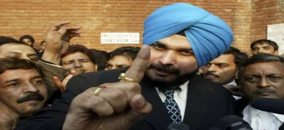 पाकिस्तान सेना प्रमुख को गले लगाने पर बोले सिद्धू, केवल 'झप्पी' थी, 'राफेल सौदा नहीं'