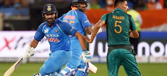 Asia Cup 2018 : पाकिस्तान पर जीत के बाद तलवार से केक काटकर भारतीय टीम ने मनाया जश्न, देखें वीडियो