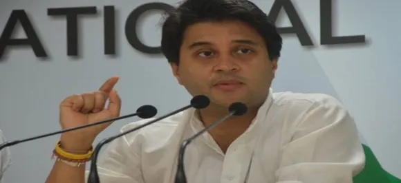 SC/ST Act: मध्य प्रदेश में सवर्णों ने सिंधिया को दिखाए काले झंडे, हुई धक्का-मुक्की
