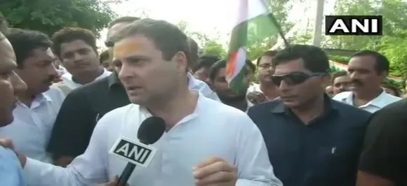 राफेल सौदे को लेकर राहुल गांधी ने फिर घेरा, कहा- पीएम मोदी ओलांद के आरोप का जवाब क्यों नहीं दे रहे