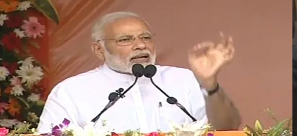 भोपालः रैली के मंच पर पहुंचे प्रधानमंत्री नरेंद्र मोदी और बीजेपी अध्यक्ष अमित शाह