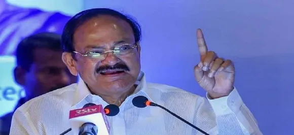 उपराष्ट्रपति वेंकैया नायडू ने कहा, भारत माता की तस्वीरें लेकर कोई देशभक्त नहीं हो जाता